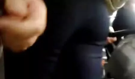 مادربزرگ سکسی دختر زیبا را لیس می زند و کلیپ گاییدن خارجی fucks می کند