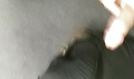جوجه های صورتی صورتی را نشان می دهد و بیدمشک تراشیده اش سایت عکس سکسی خارجی را گسترش می دهد